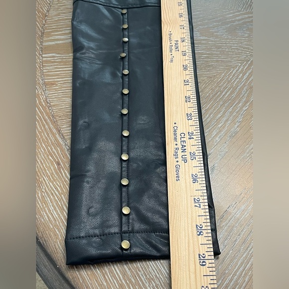 C&J Collections‎ Chicago STUDDED FAUX LEATHER PANTS SIZE LARGE - Picture 7 of 9